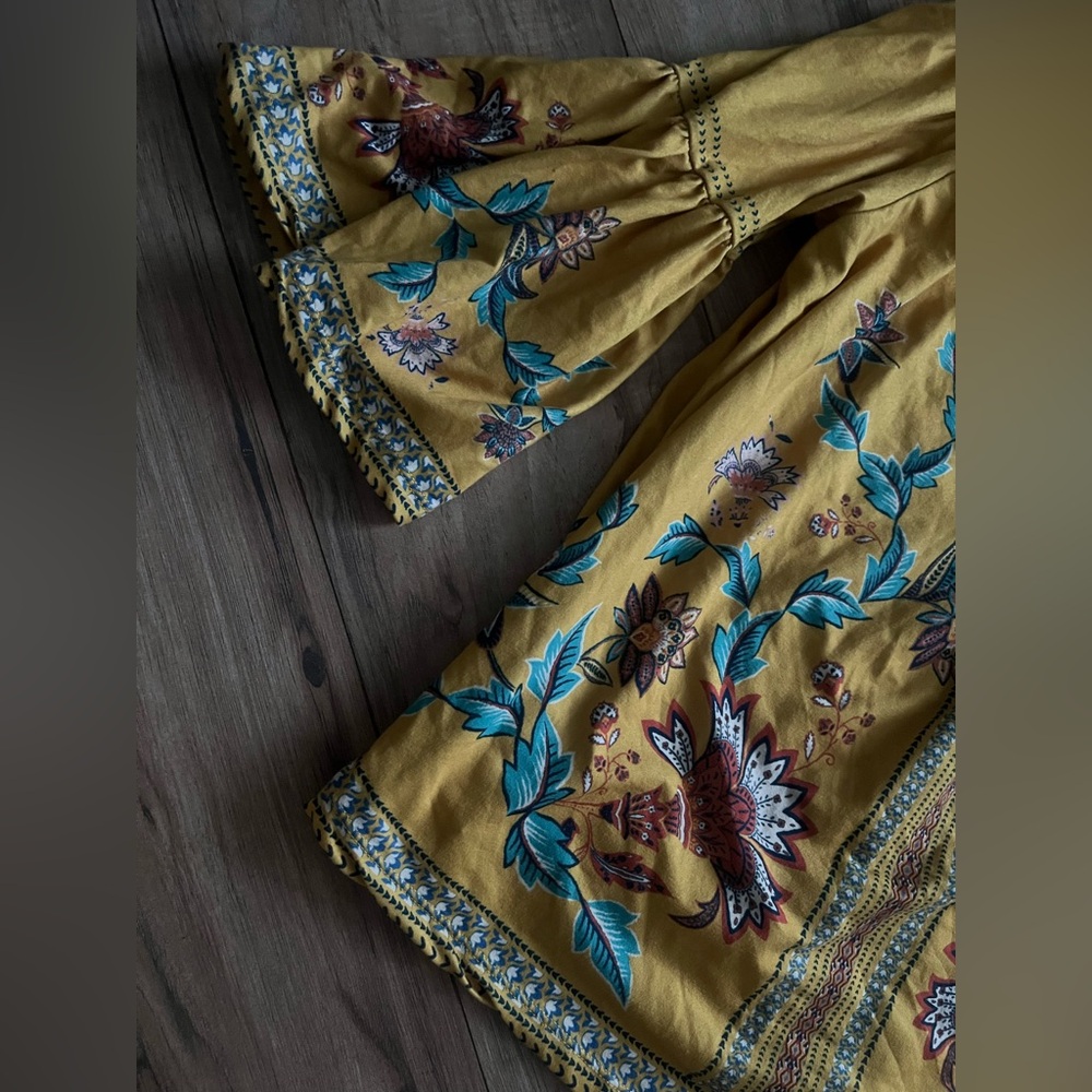 Boho Top 🧚🏽‍♀️ - Picture 2 of 3